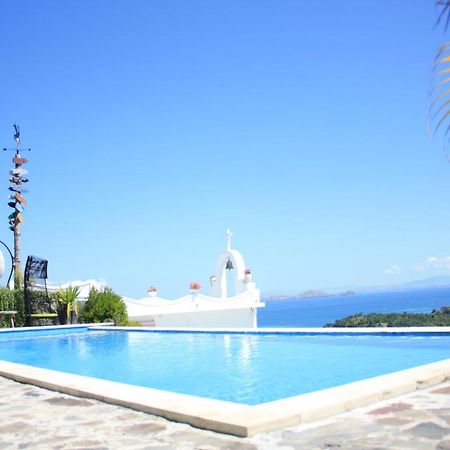 La Cecile Hotel & Cafe Komodo ลาบวนบาโจ ภายนอก รูปภาพ