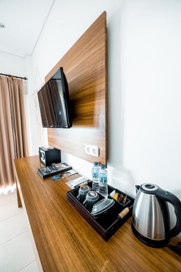 La Cecile Hotel & Cafe Komodo ลาบวนบาโจ ภายนอก รูปภาพ