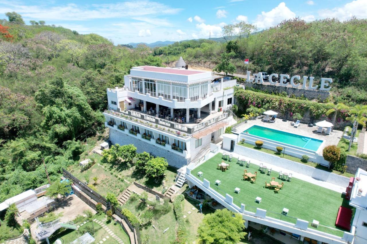 La Cecile Hotel & Cafe Komodo ลาบวนบาโจ ภายนอก รูปภาพ